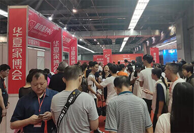 2025泰州家博会现场人流如织